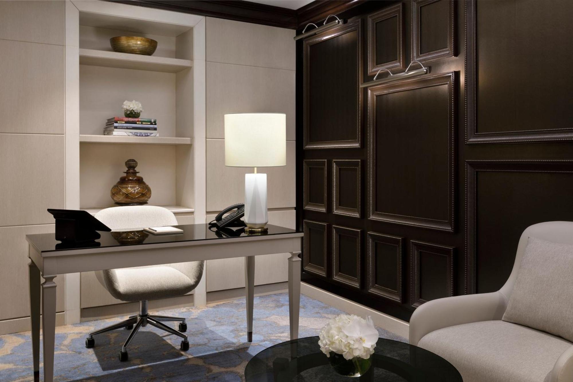 Jw Marriott Hotel Marina Dubai Exterior photo A private office at The Ritz-Carlton, Washington, D.C.